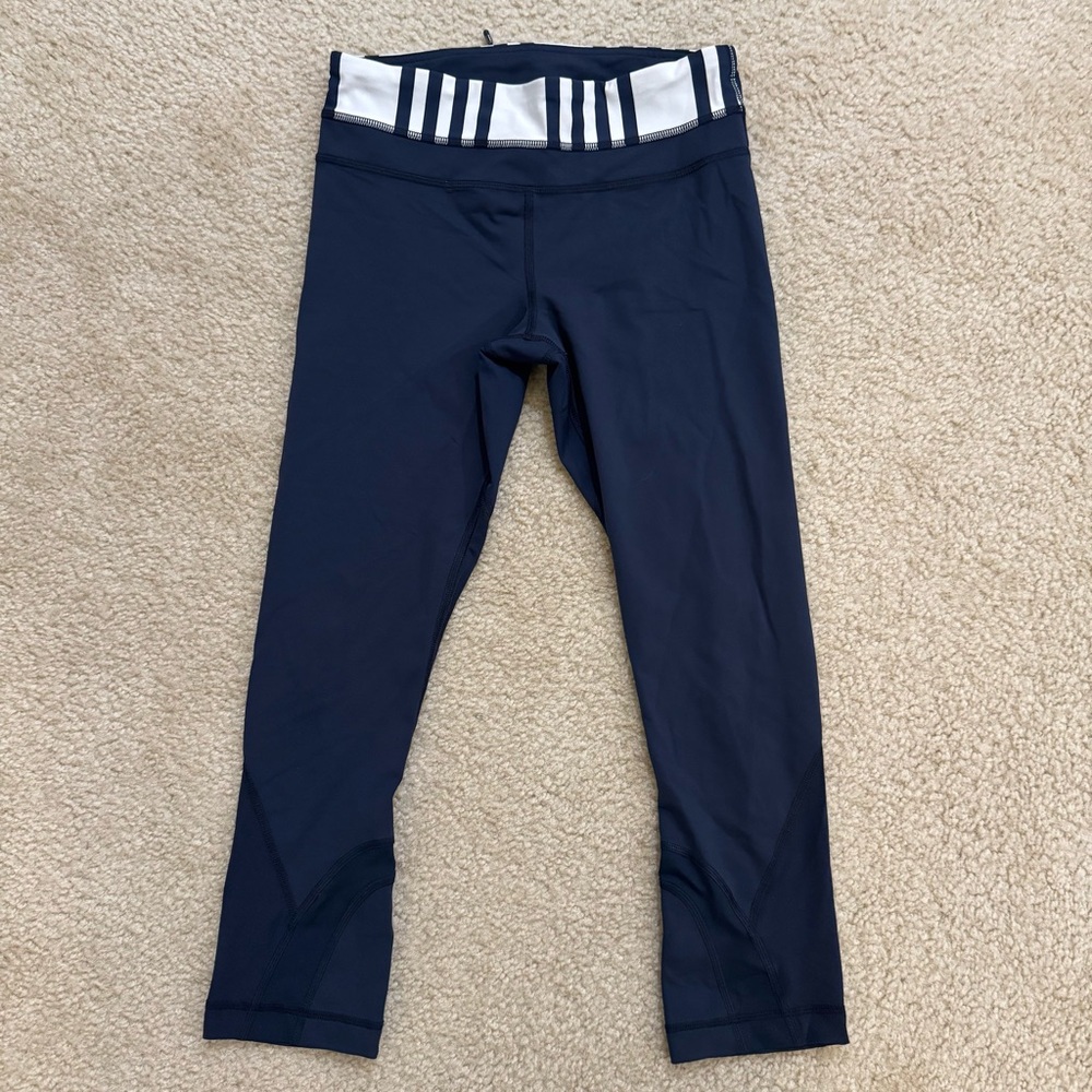 Lululemon Run: Inspire Crop II – Ocean Stripe Inkwell, Size 4